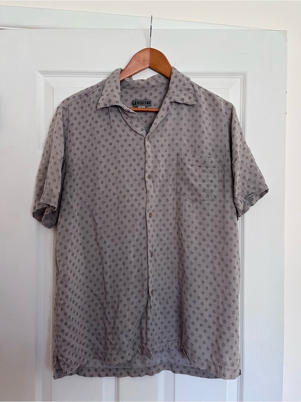 Visitor • Men's Gray Short-Sleeve Button-Down Vintage Shirt with Micro Print